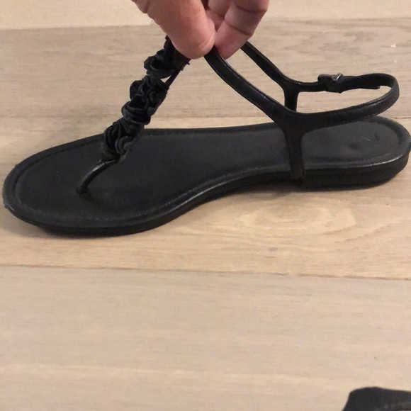 Via Spiga T Strap Black Sandals Size 8.5 - Picture 2 of 4